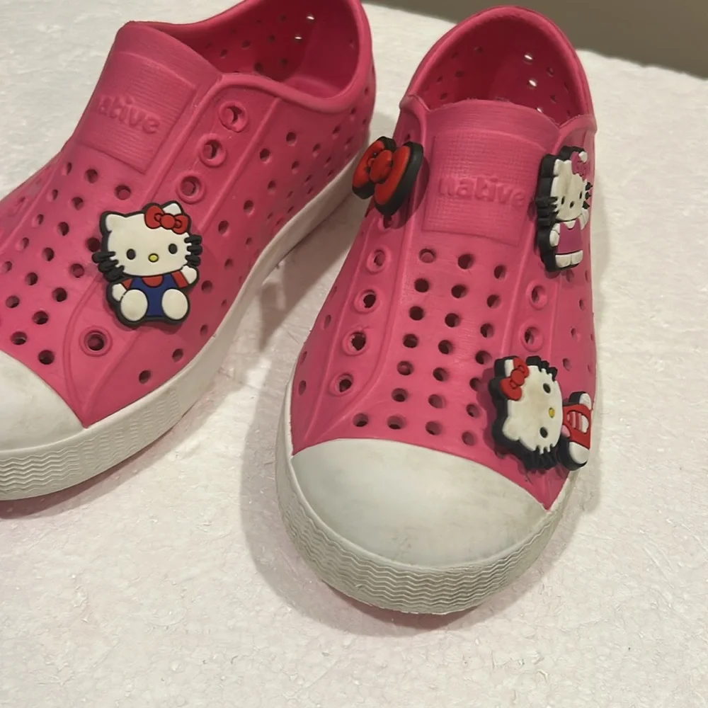 Native Hello Kitty jewels on perforated water shoes size 10 toddler pink white